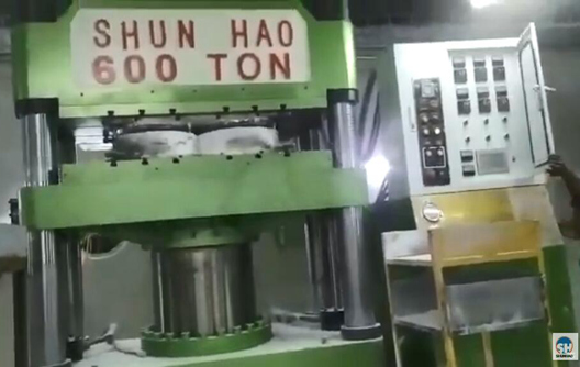 600 टन मेलामाइन प्रेस मोल्डिंग मशीनें